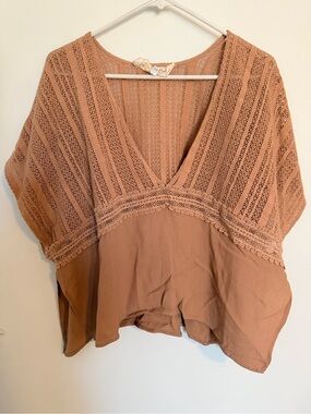 Jen’s Pirate Booty- Woven Lace V-Neck Women’s Top in Dusty Rose